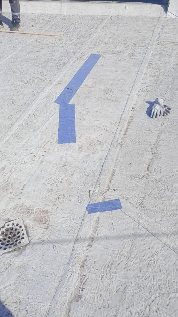 Antes: terraza con fisuras marcadas